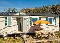 « À quatre pattes sous les mobil-homes »