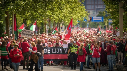Rode Gaza-mars door centrum Den Haag